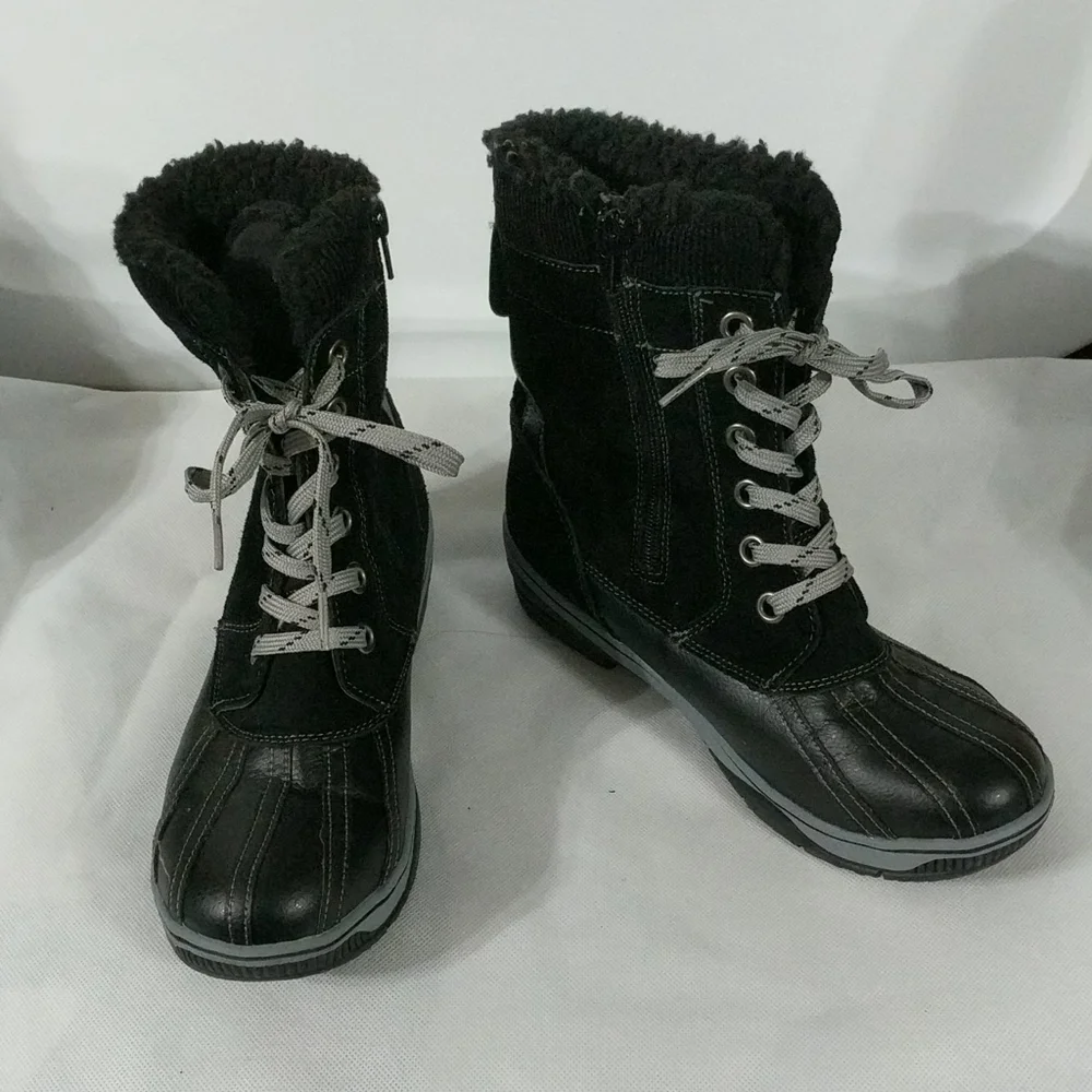 𝅺Khombu Kiara Black Leather and Faux Fur Winter Boots - size 8